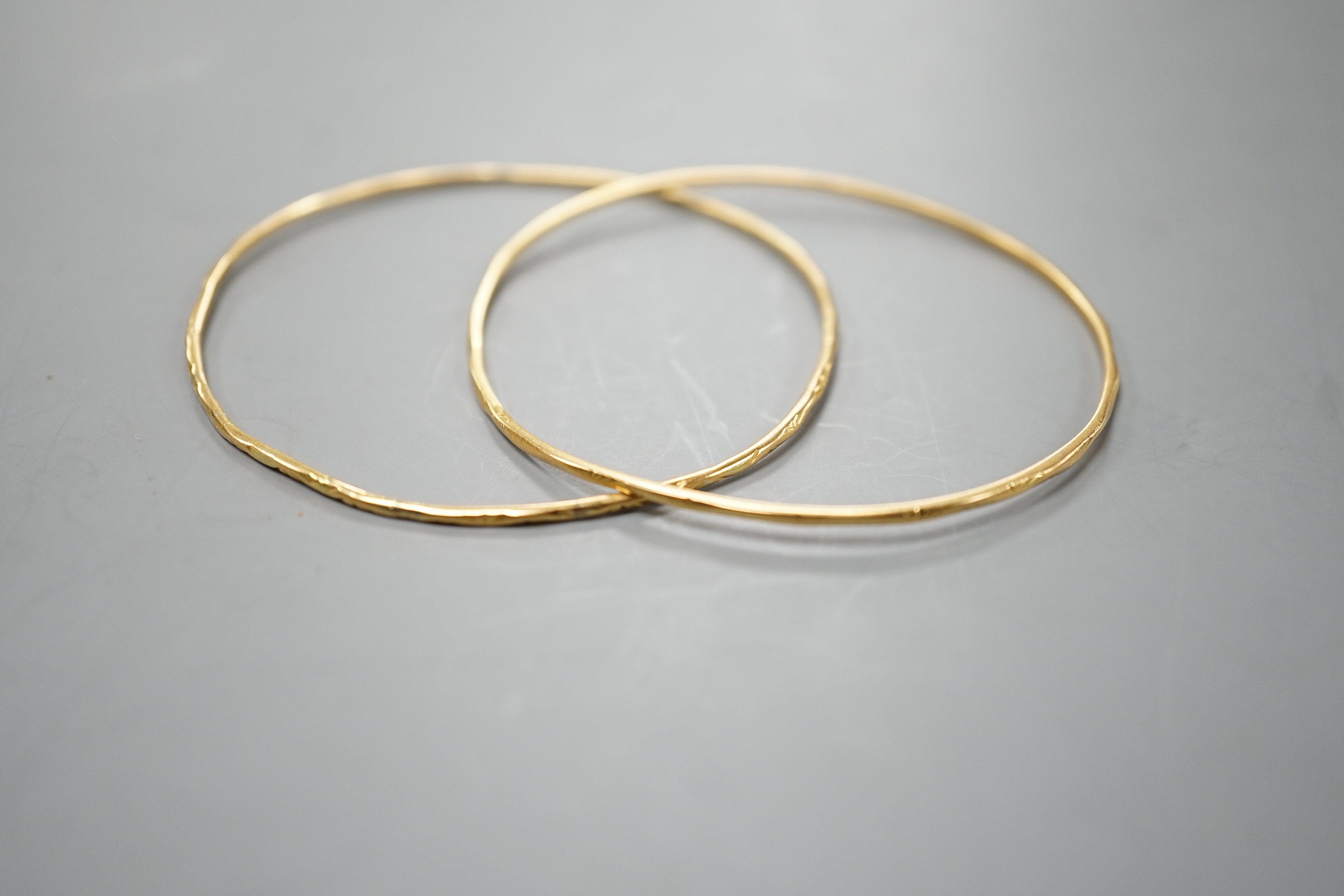 A pair of yellow metal child's bangles, diameter 58mm, 8.9 grams.